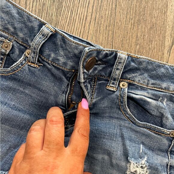 American Eagle Super Stretch Medium Wash Distressed Denim Shorts Size 2 - Picture 2 of 7